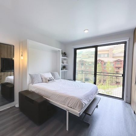 Slope Side Studio In The Heart Of Canyons Village With Heated Pool & Hot Tub! Park City Zewnętrze zdjęcie